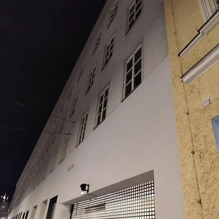 Jules Stras Salzburg